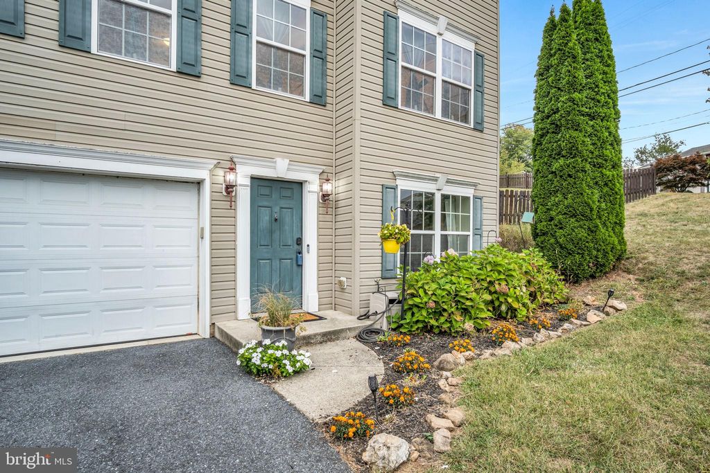 Photo of 500 Windy Way, NEW CUMBERLAND, PA 17070 (MLS # PAYK2090714)