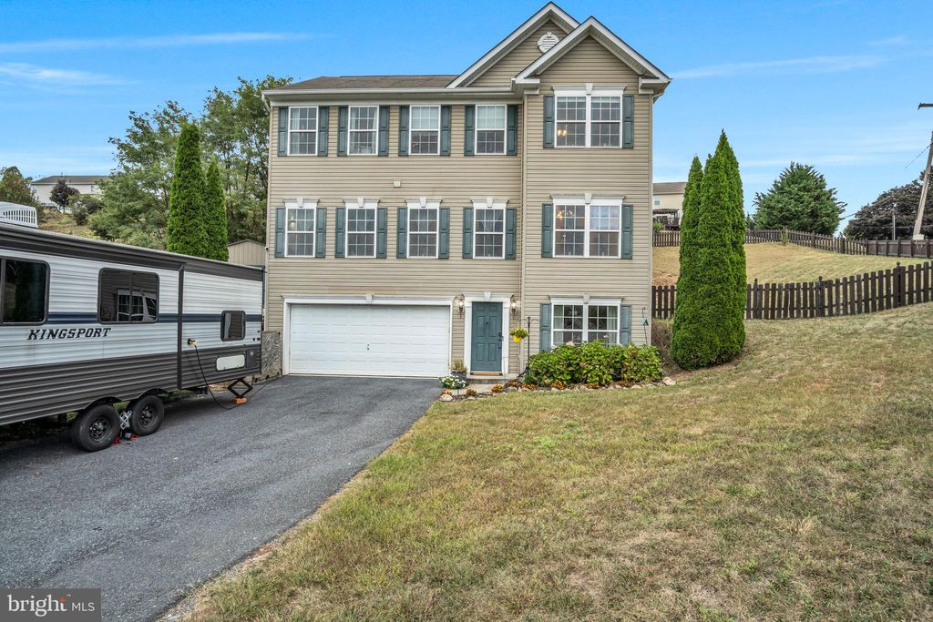 Photo of 500 Windy Way, NEW CUMBERLAND, PA 17070 (MLS # PAYK2090714)