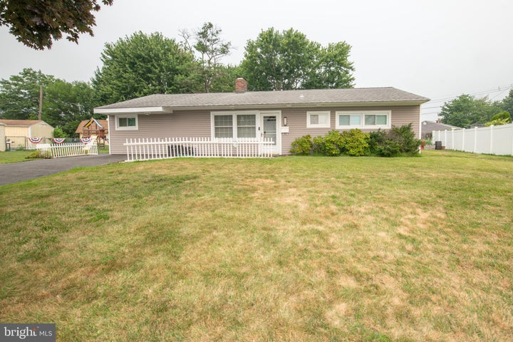 Photo 1 of 40 — 51 SERPENTINE LANE, LEVITTOWN, PA 19055