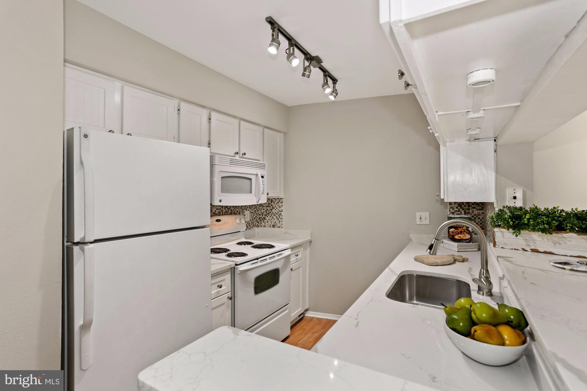 POINTE AT PARK CENTER - Residential