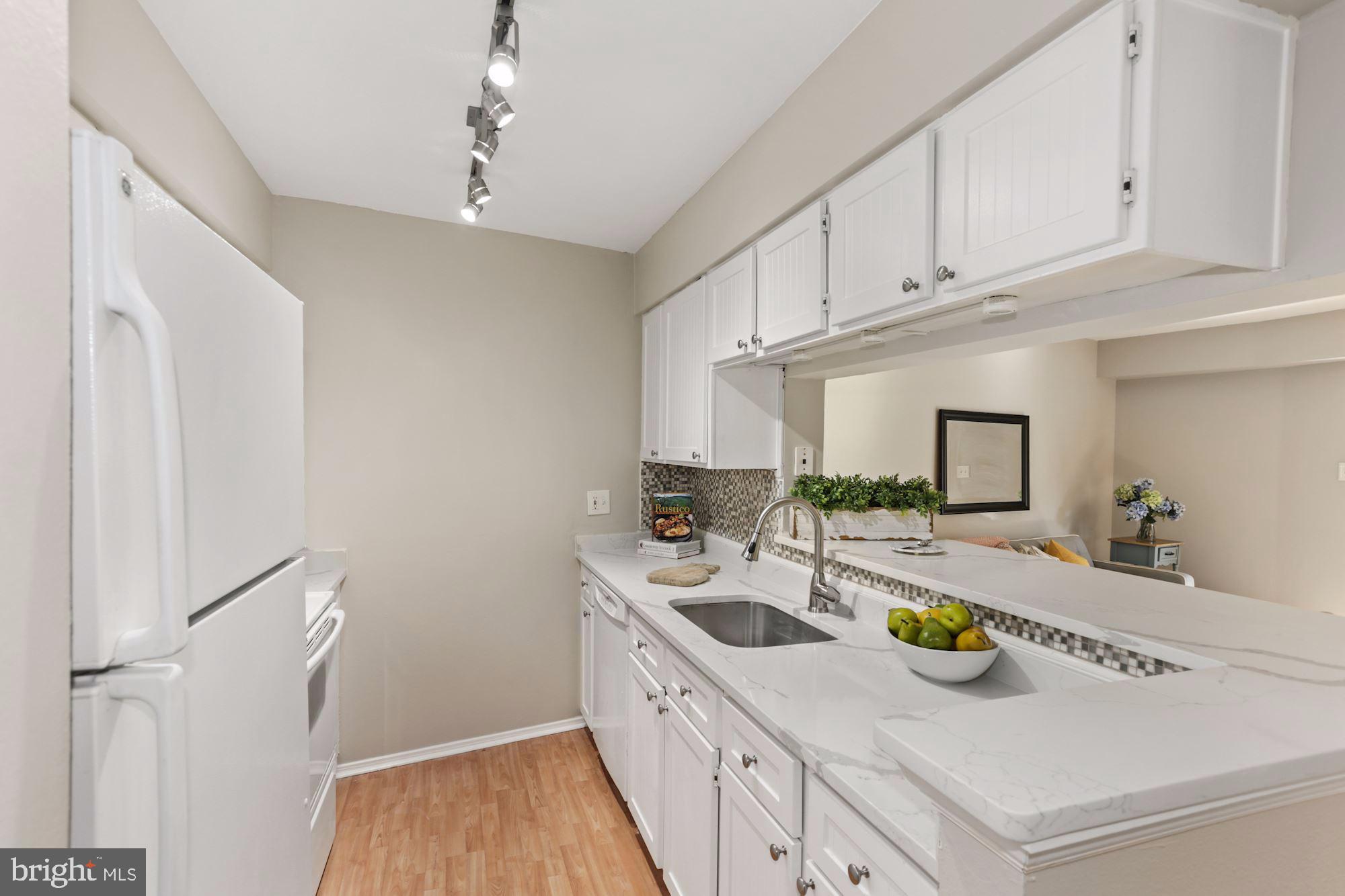 POINTE AT PARK CENTER - Residential