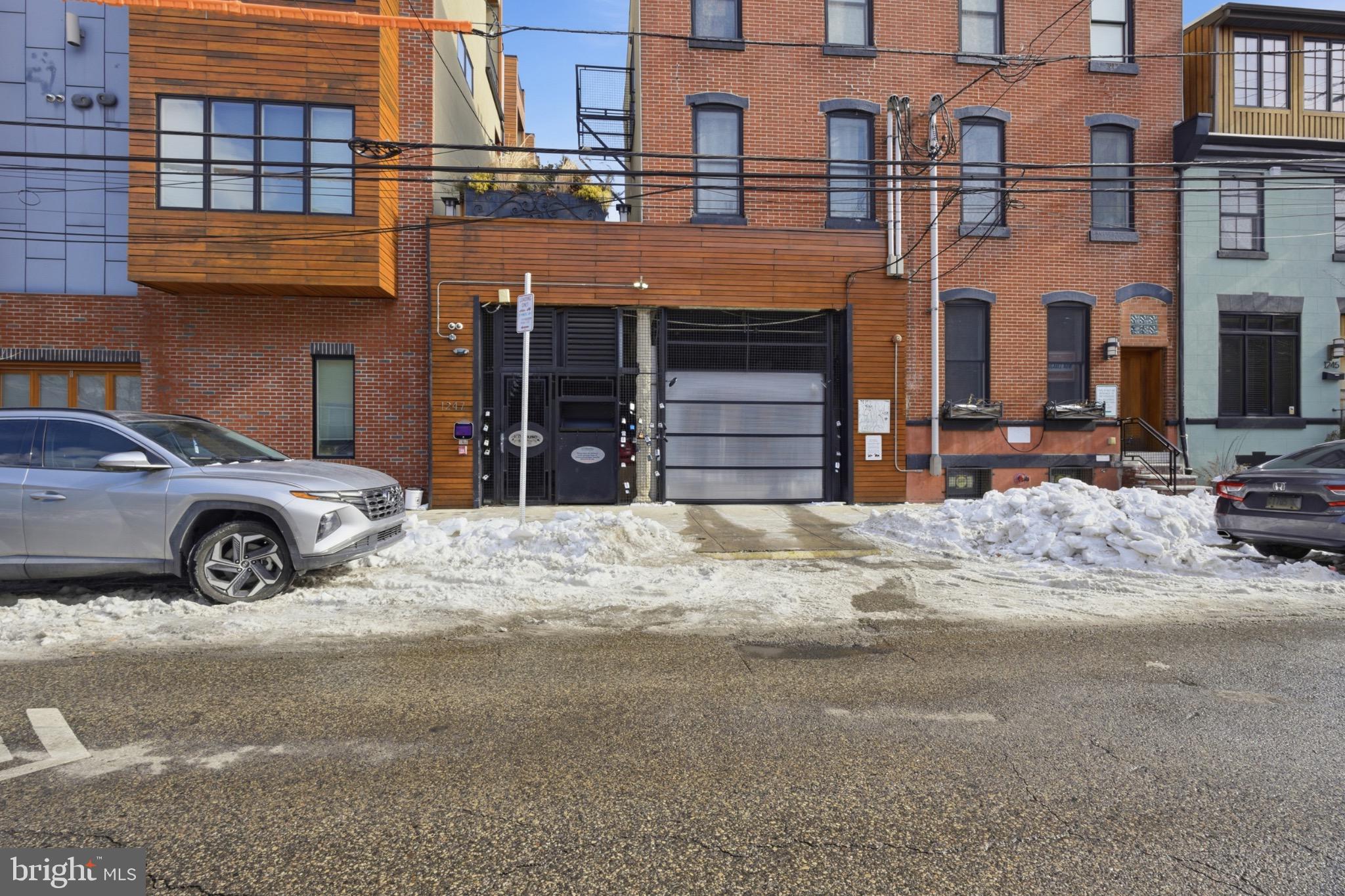 1247 E COLUMBIA AVENUE 33