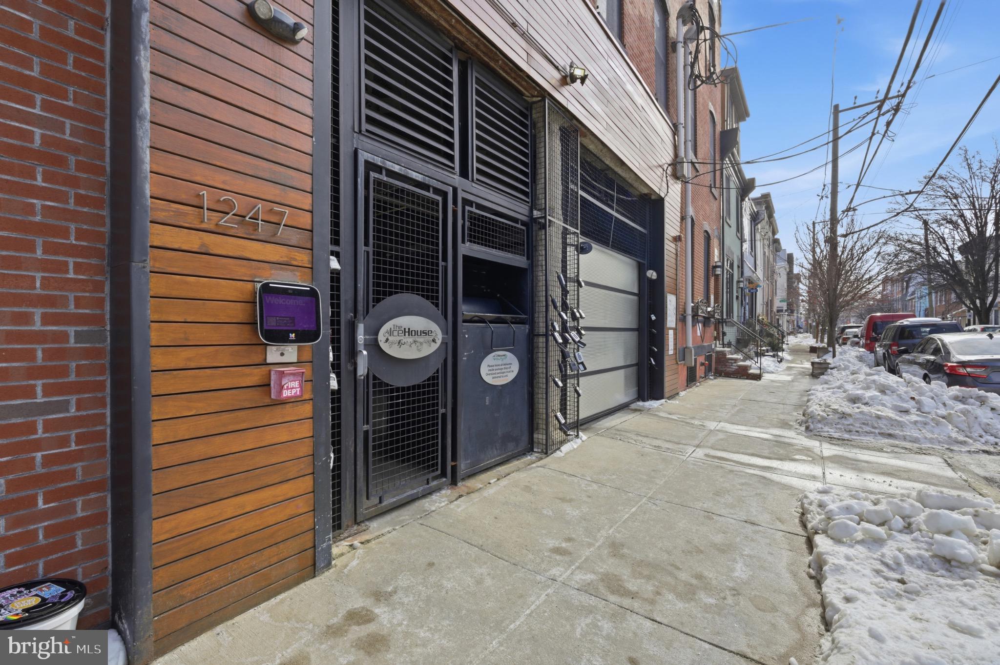 1247 E COLUMBIA AVENUE 33