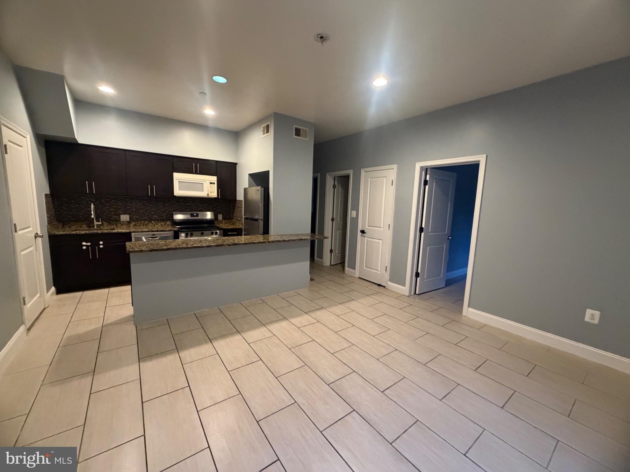 1023 WALLACE STREET 25