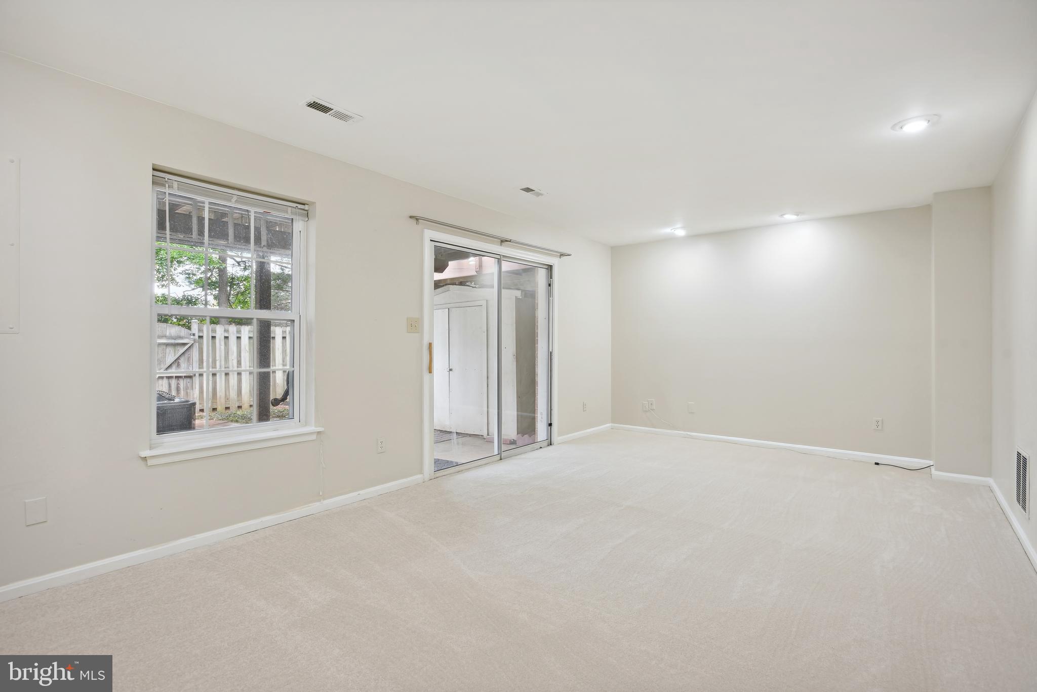 MIRROR RIDGE - Residential