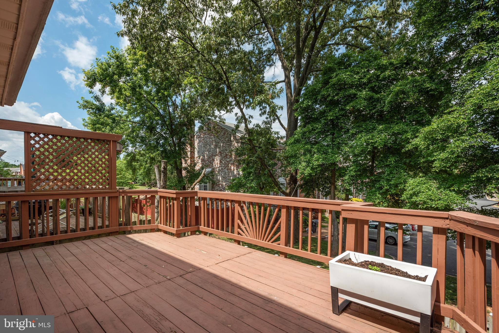 MIRROR RIDGE - Residential