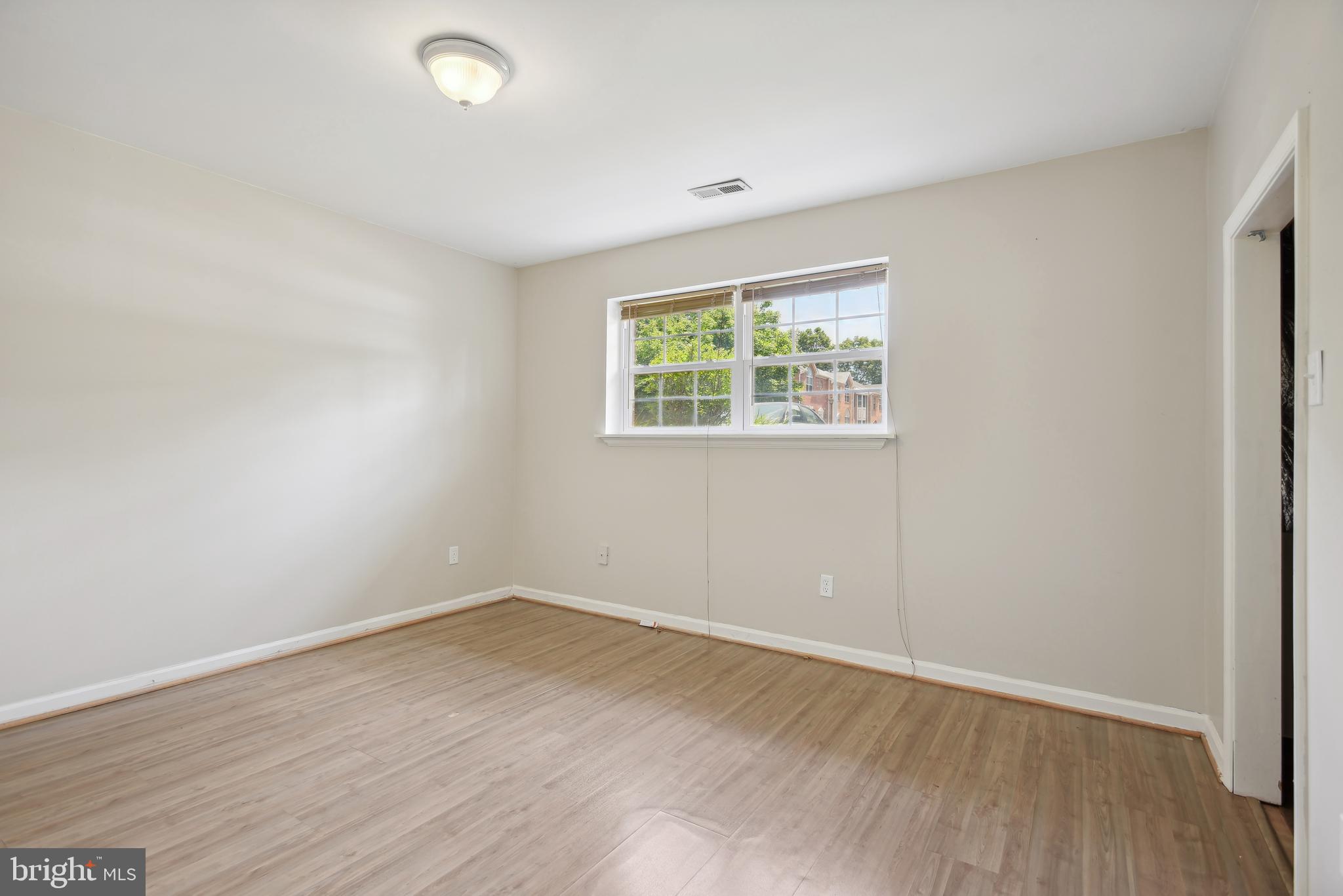 MIRROR RIDGE - Residential