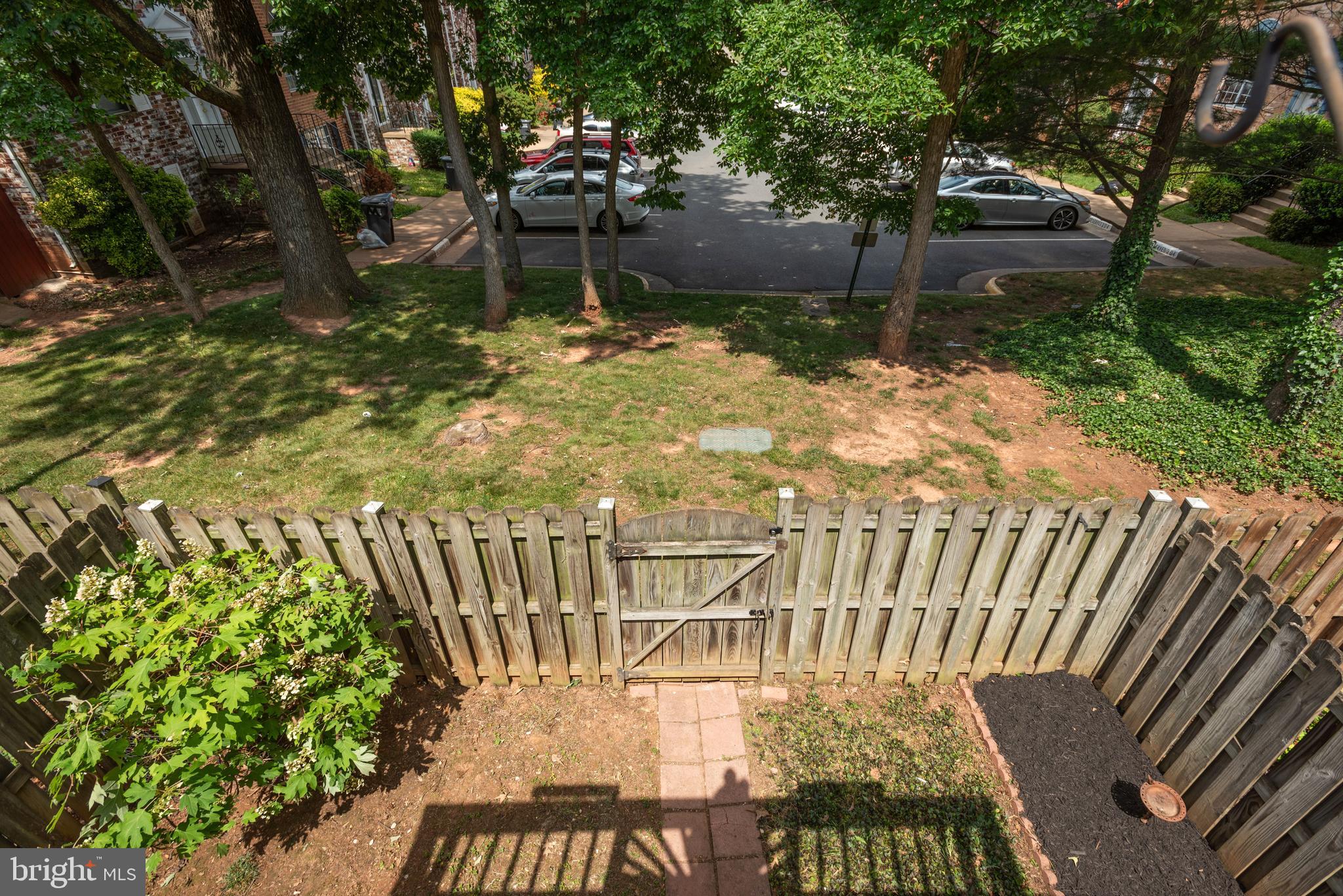 MIRROR RIDGE - Residential