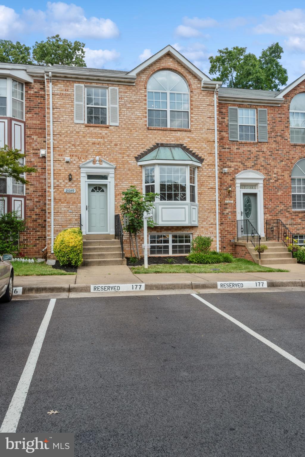 MIRROR RIDGE - Residential