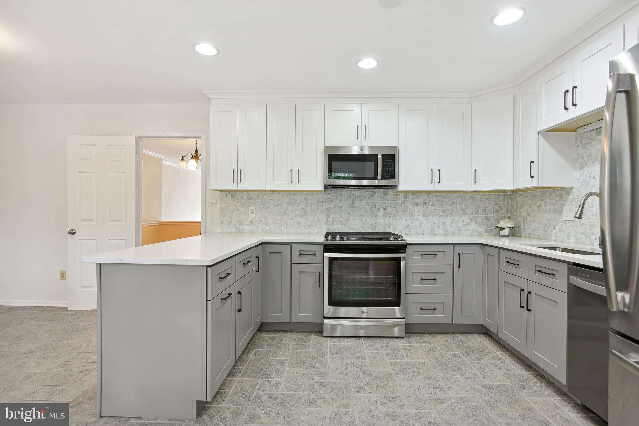 MIRROR RIDGE - Residential