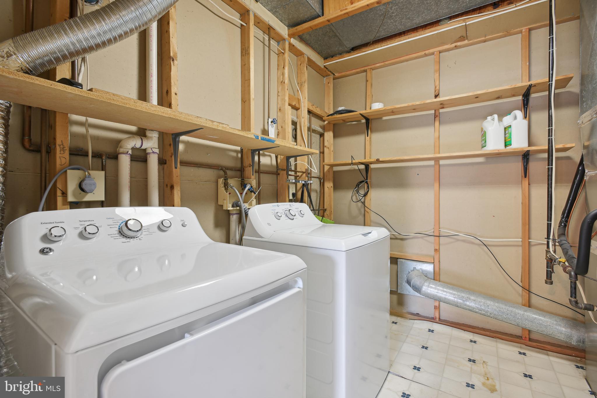 MIRROR RIDGE - Residential