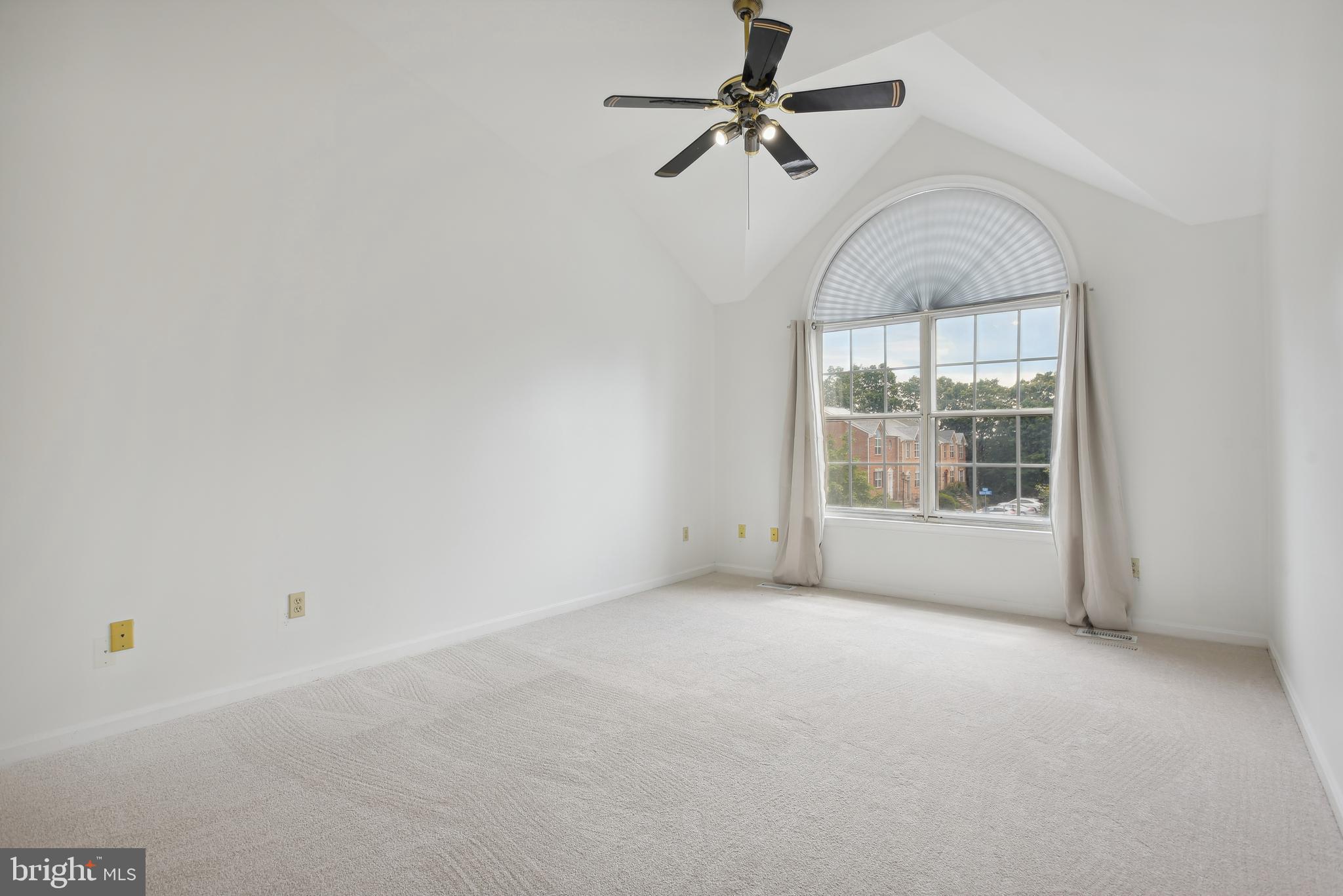 MIRROR RIDGE - Residential