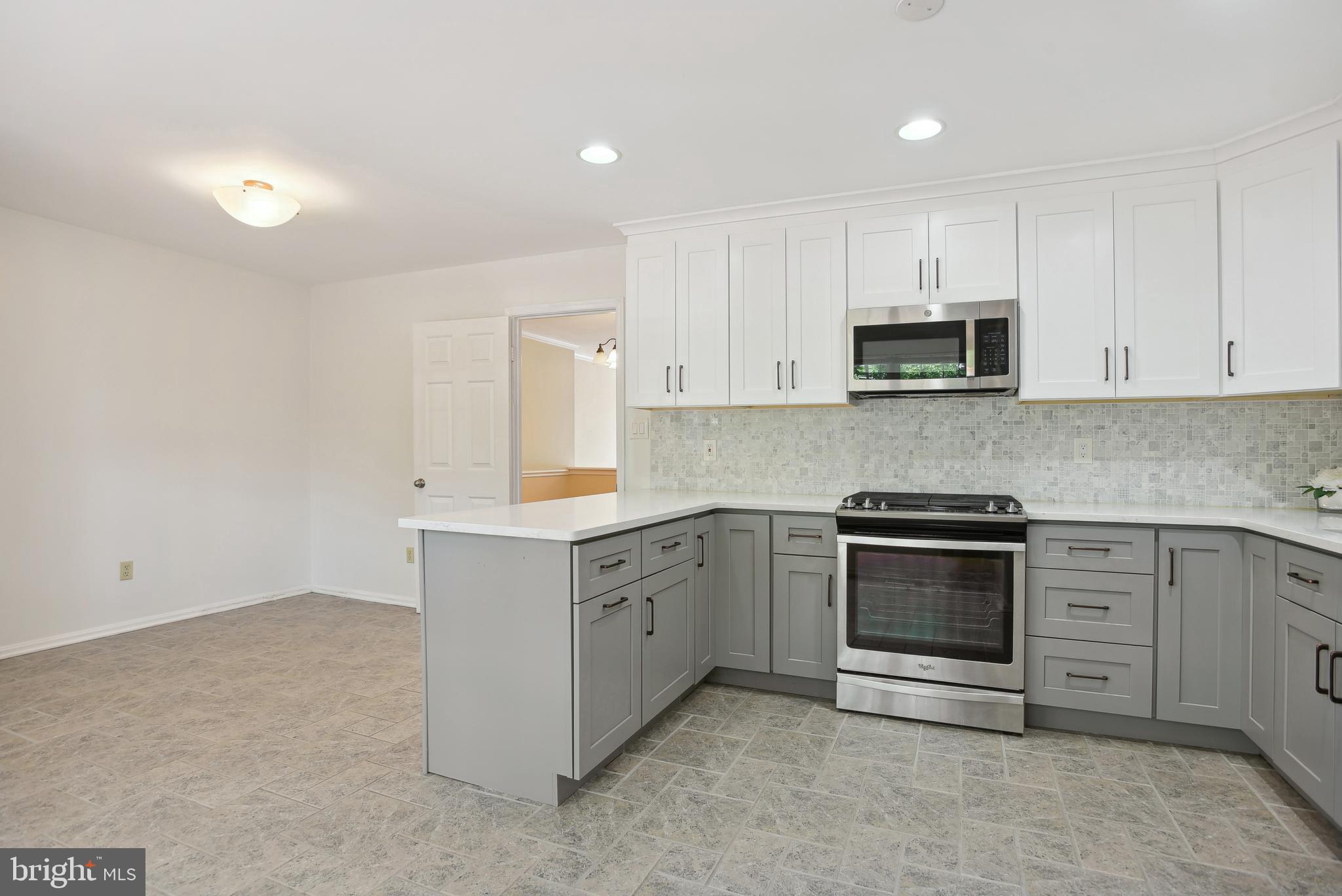 MIRROR RIDGE - Residential