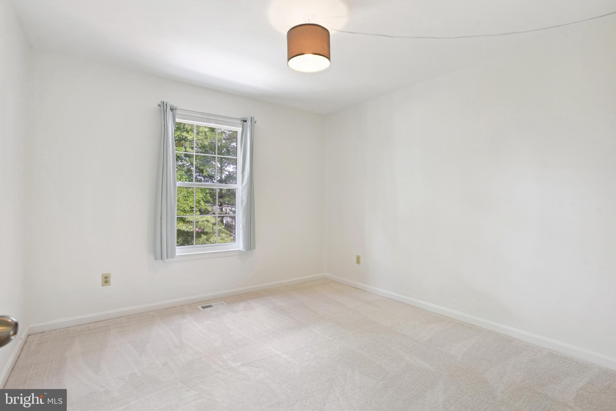 MIRROR RIDGE - Residential