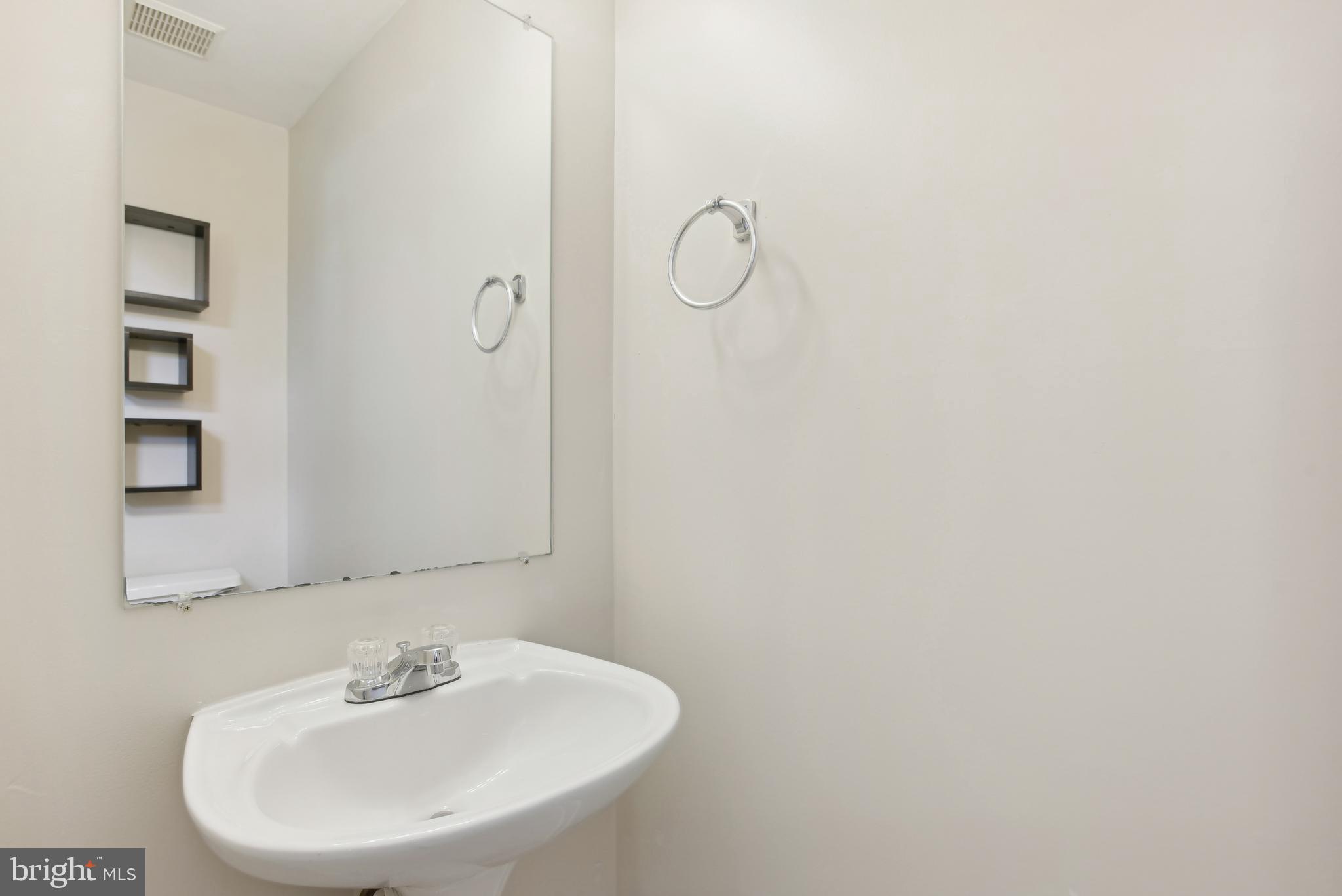 MIRROR RIDGE - Residential