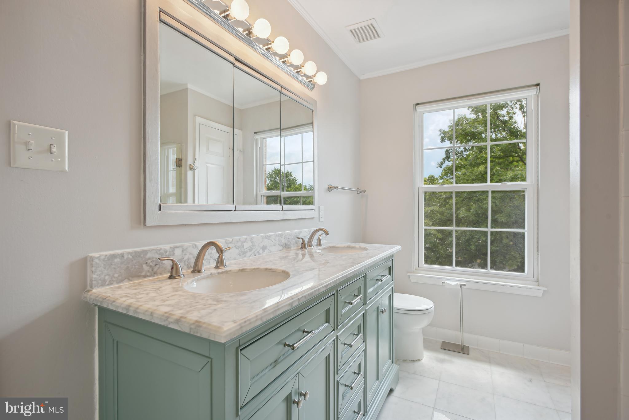 MIRROR RIDGE - Residential