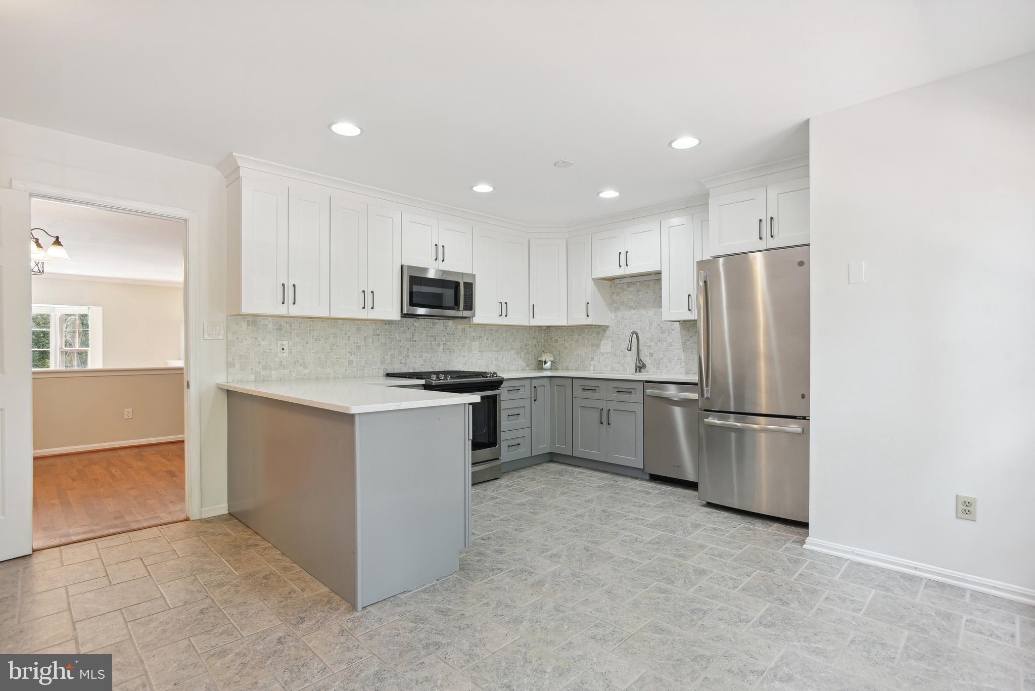 MIRROR RIDGE - Residential