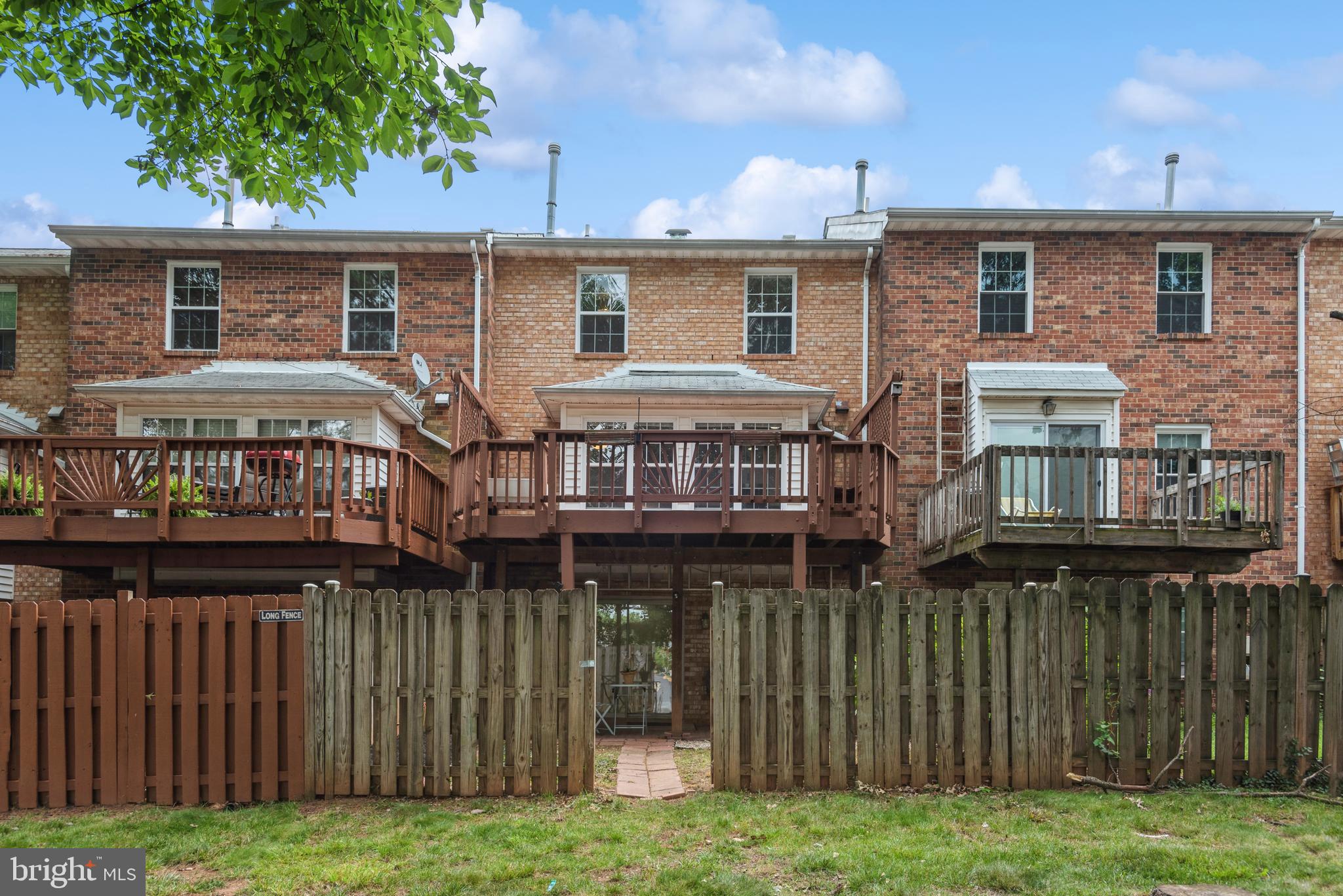 MIRROR RIDGE - Residential