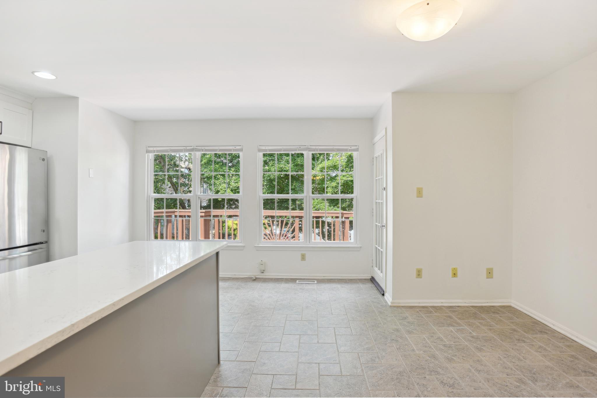 MIRROR RIDGE - Residential