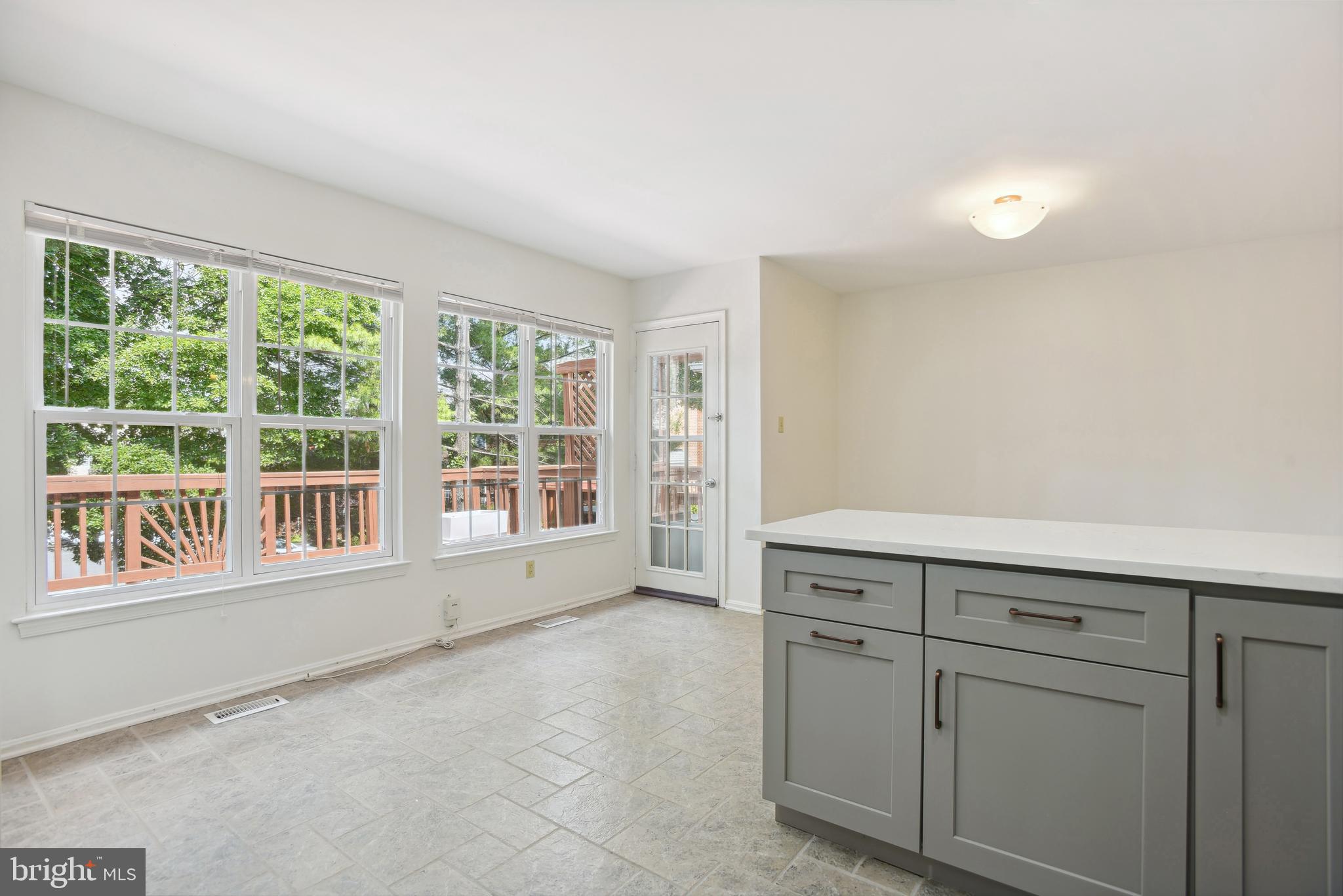 MIRROR RIDGE - Residential