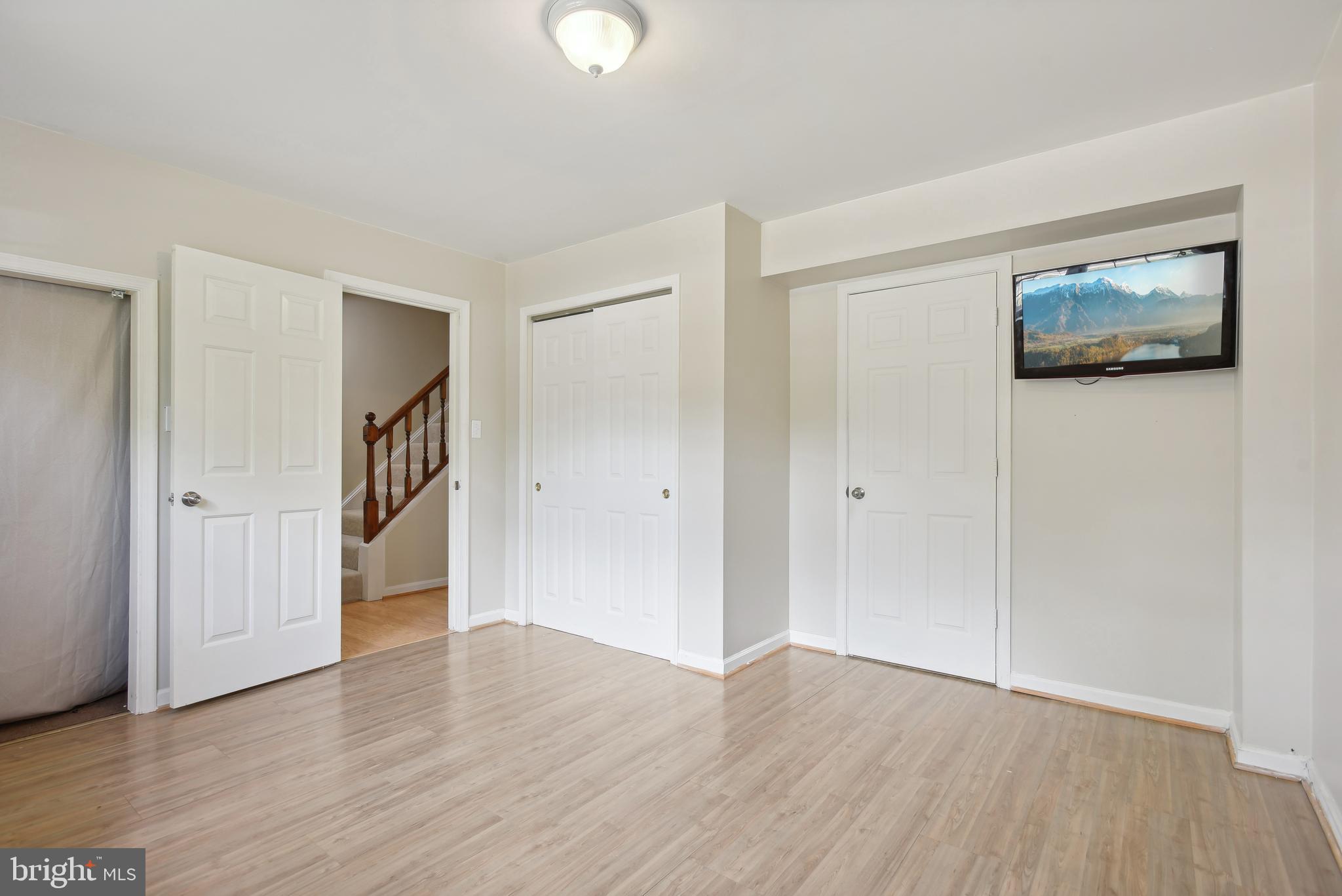 MIRROR RIDGE - Residential