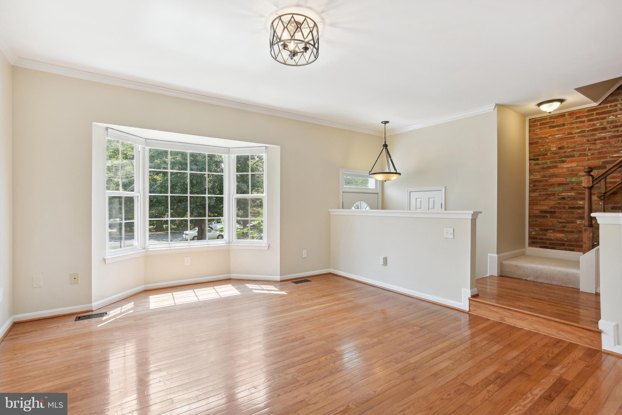 MIRROR RIDGE - Residential