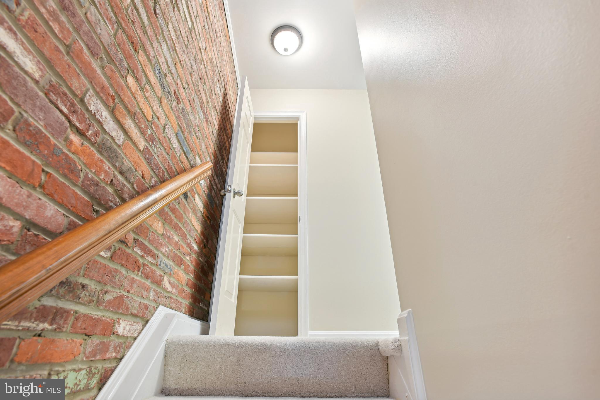 MIRROR RIDGE - Residential