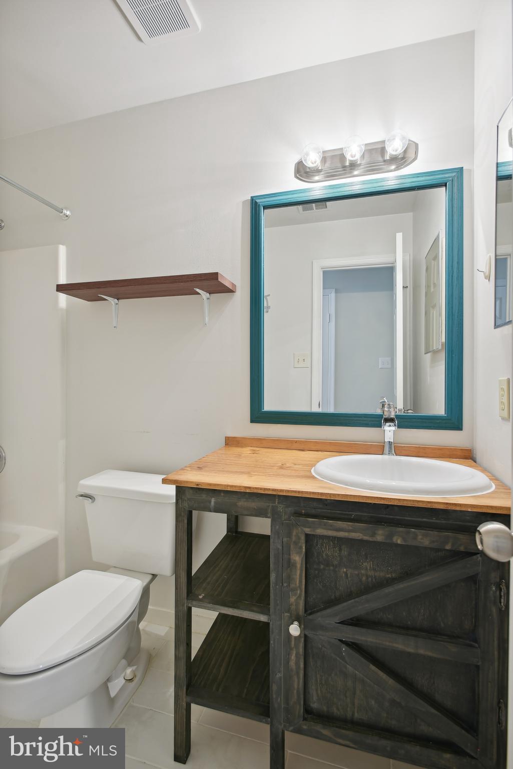 MIRROR RIDGE - Residential