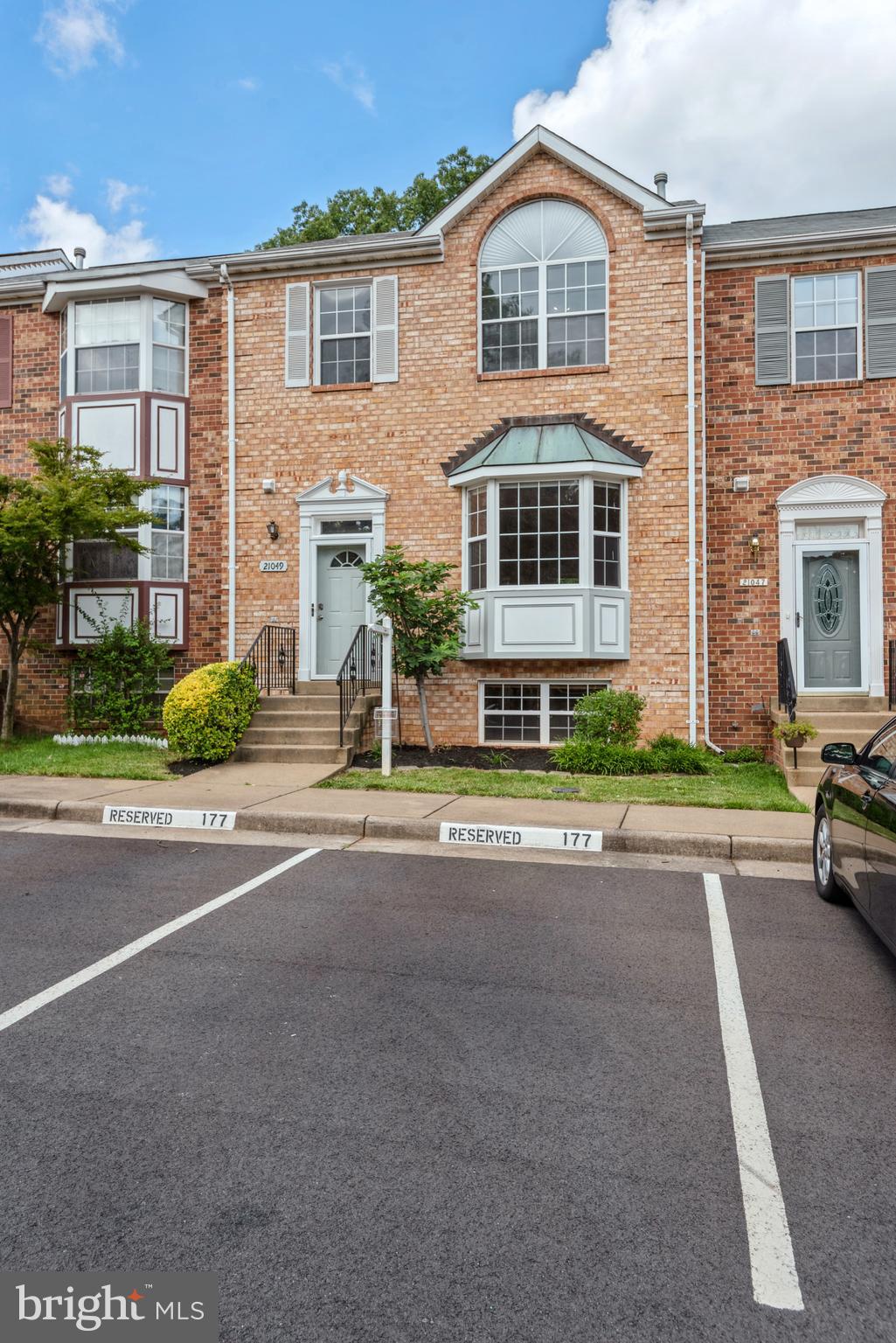 MIRROR RIDGE - Residential