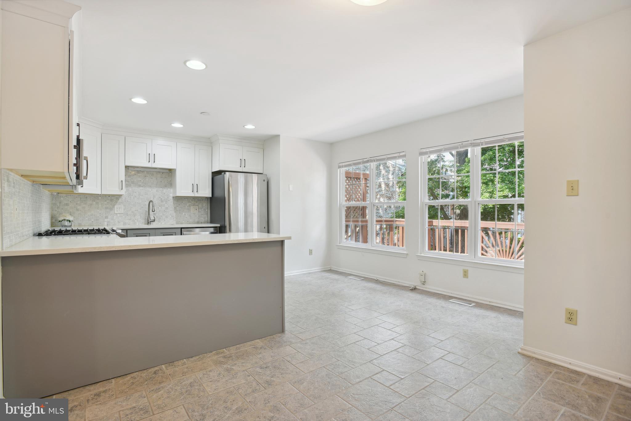 MIRROR RIDGE - Residential