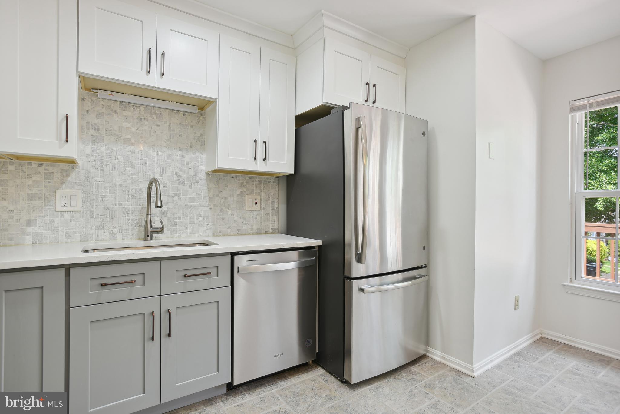 MIRROR RIDGE - Residential