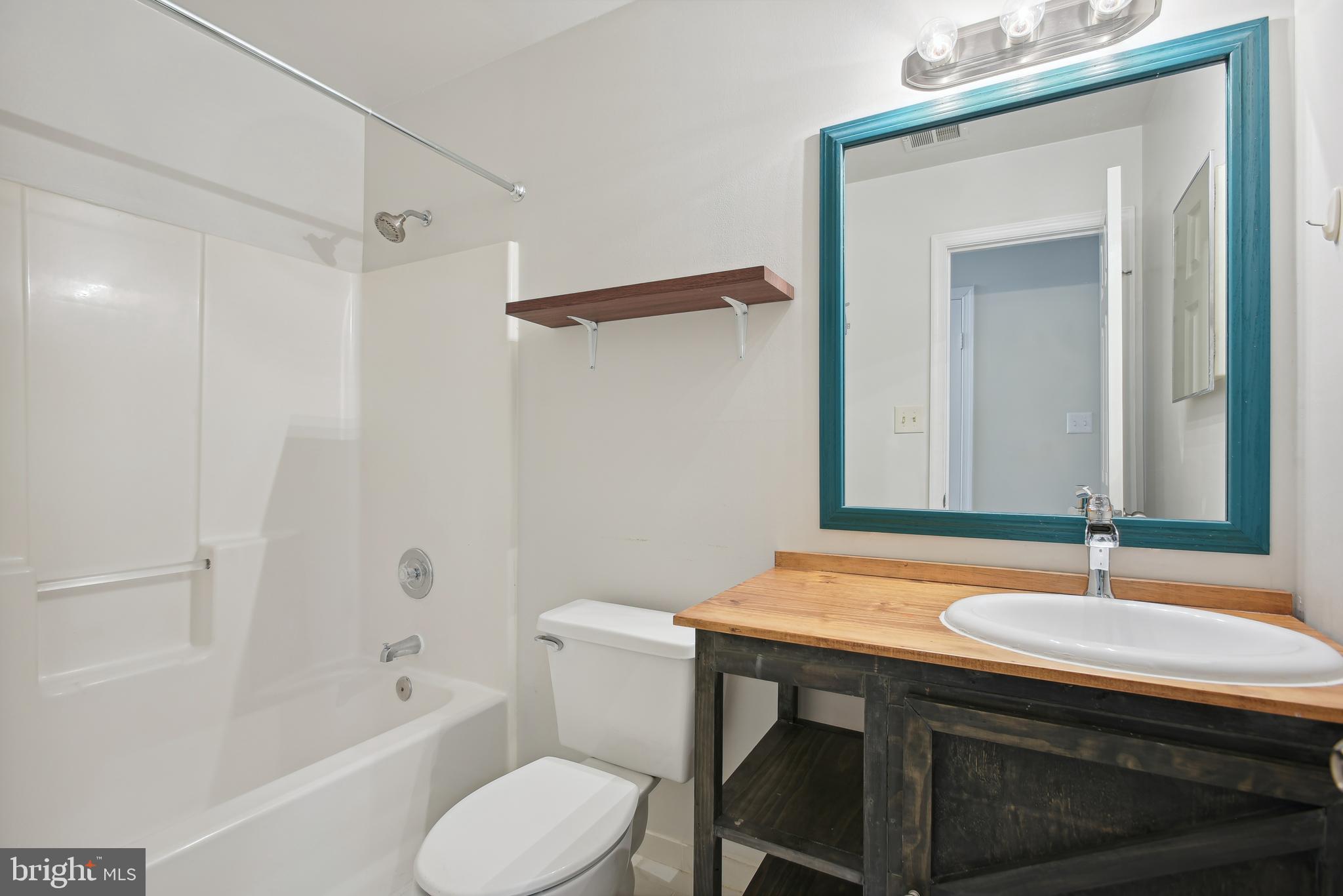 MIRROR RIDGE - Residential