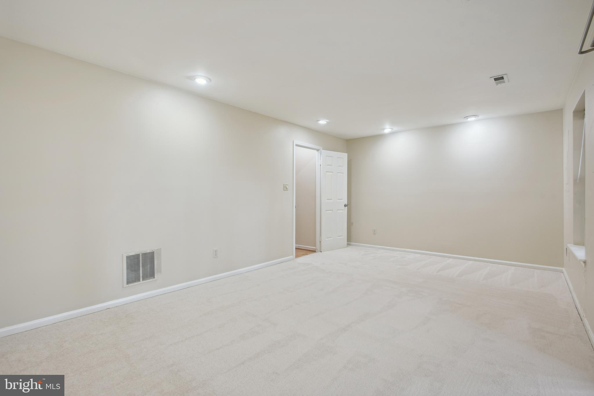 MIRROR RIDGE - Residential