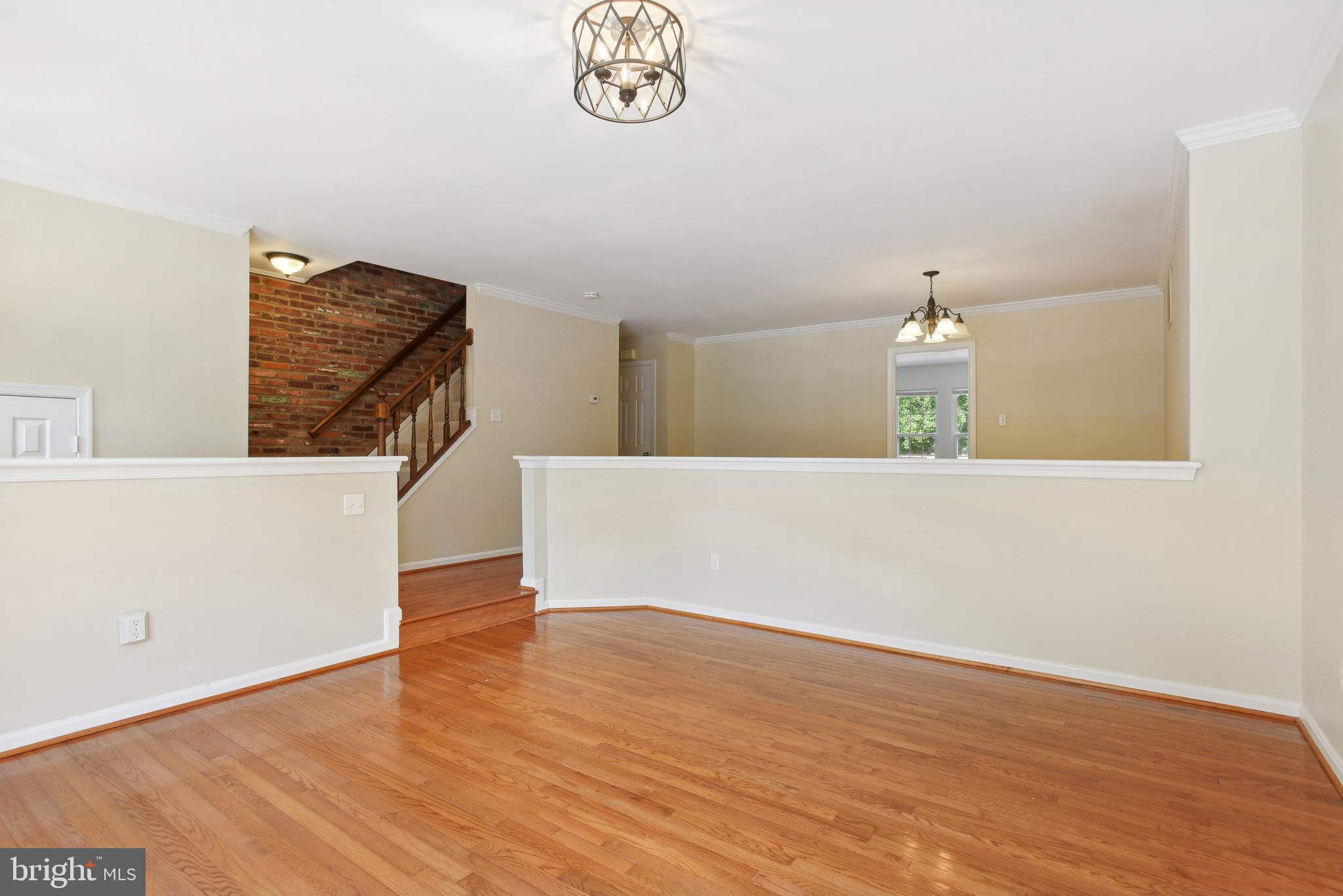 MIRROR RIDGE - Residential