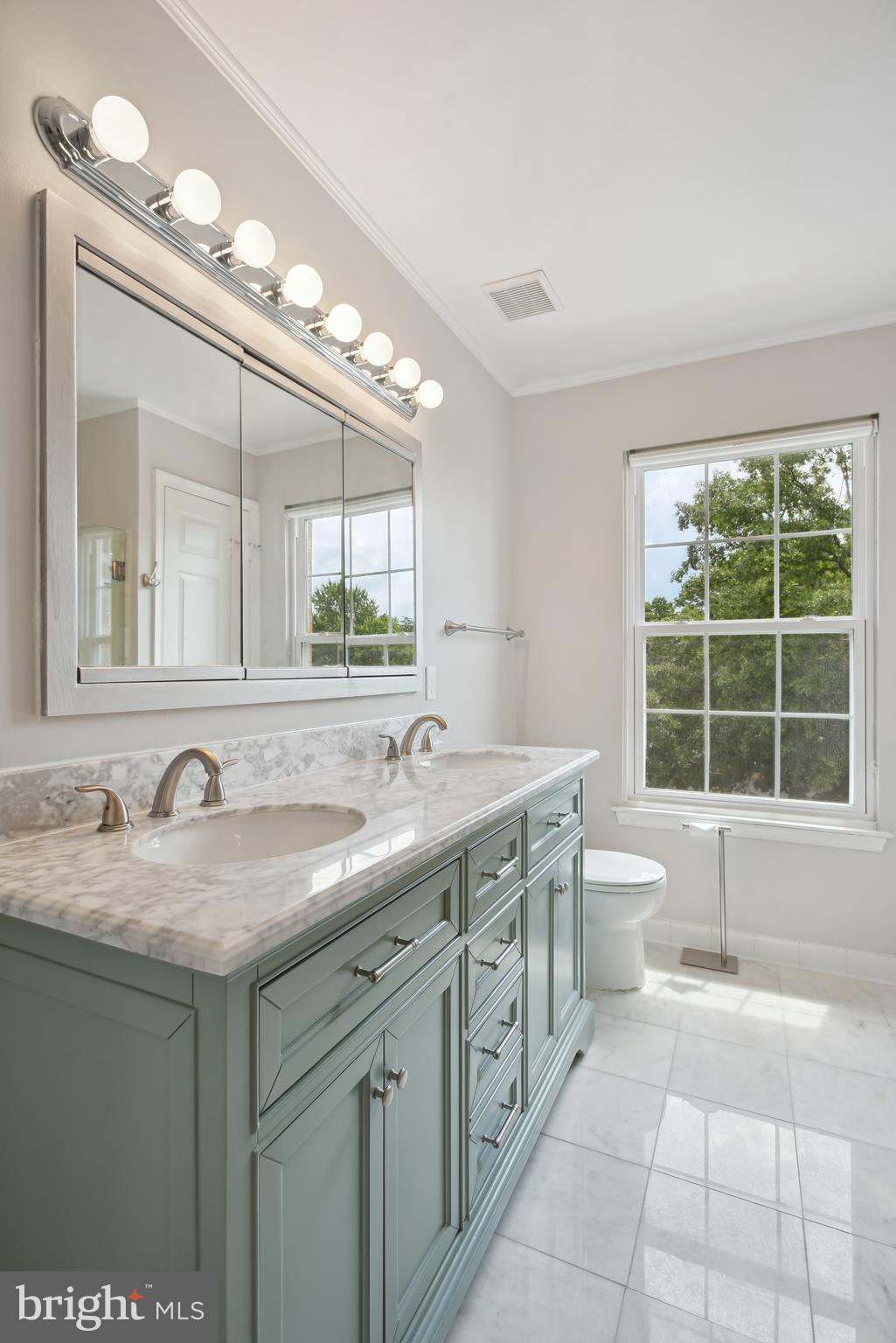 MIRROR RIDGE - Residential