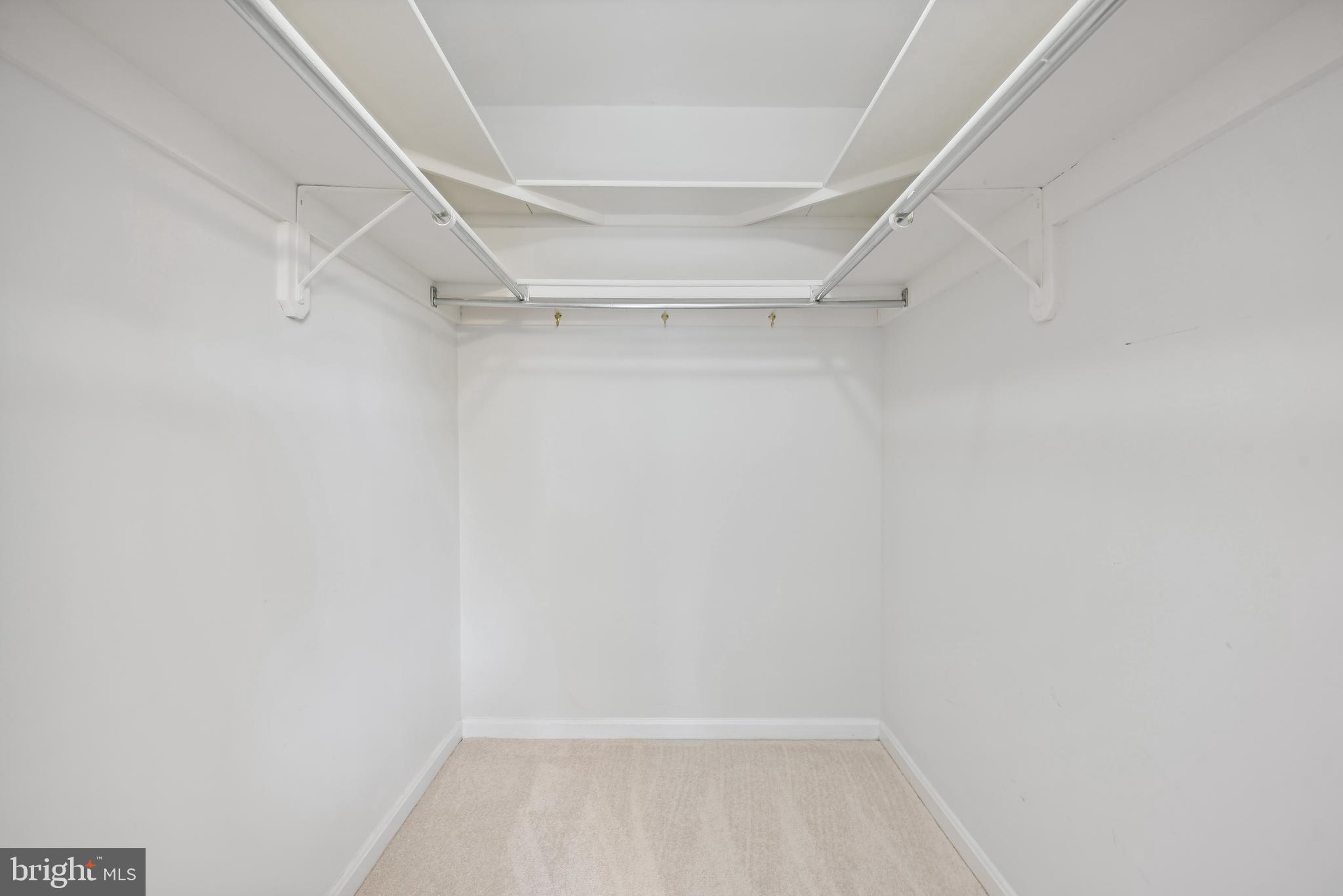 MIRROR RIDGE - Residential