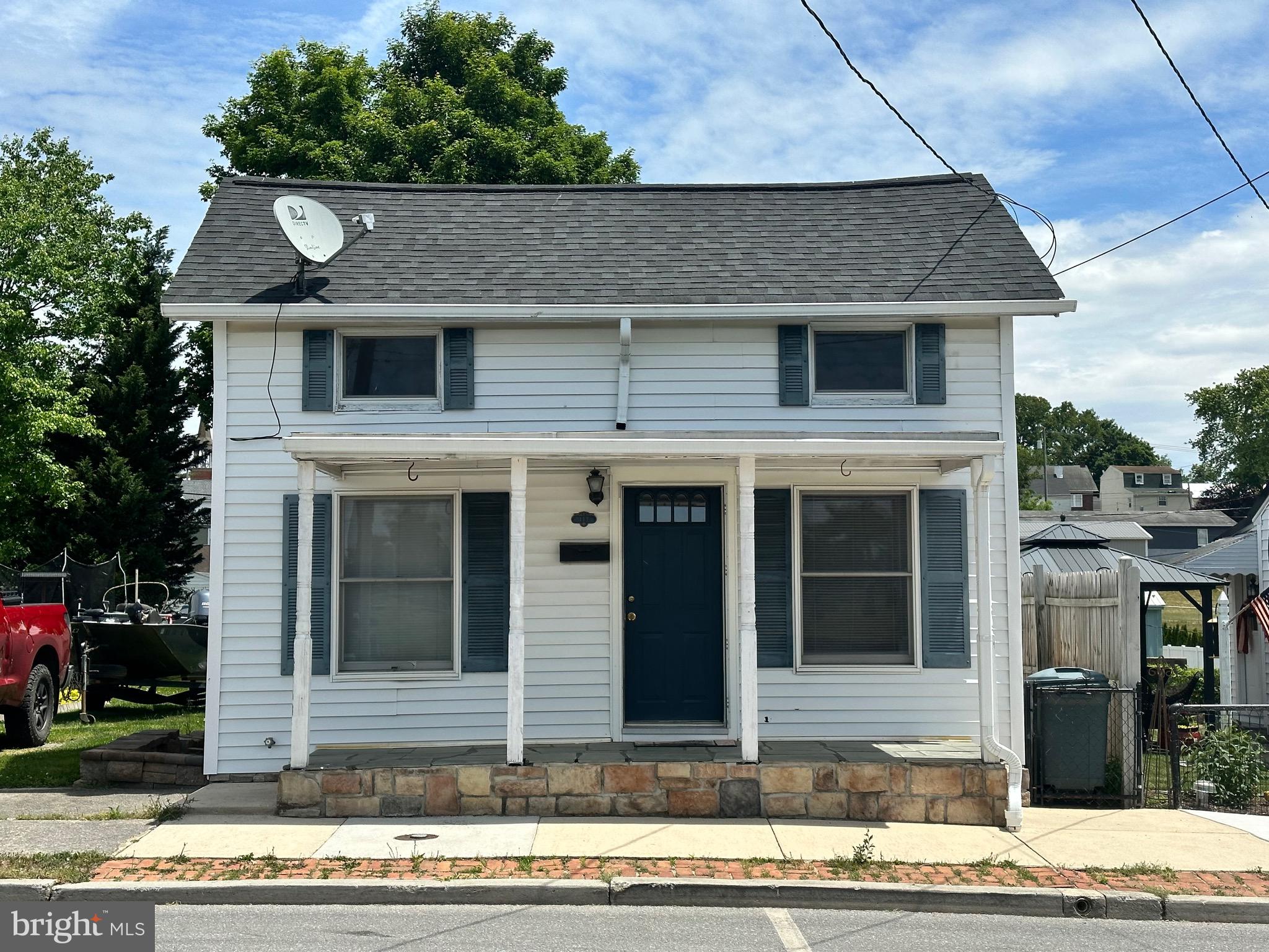 Affordable living in Williamsport!! Cute home with family room, kitchen and dining room on main level, loft and bedroom on upper level. Loft could be used as a 2nd bedroom. Great backyard and close to the Potomac River and C & O Canal. Ready to move in.