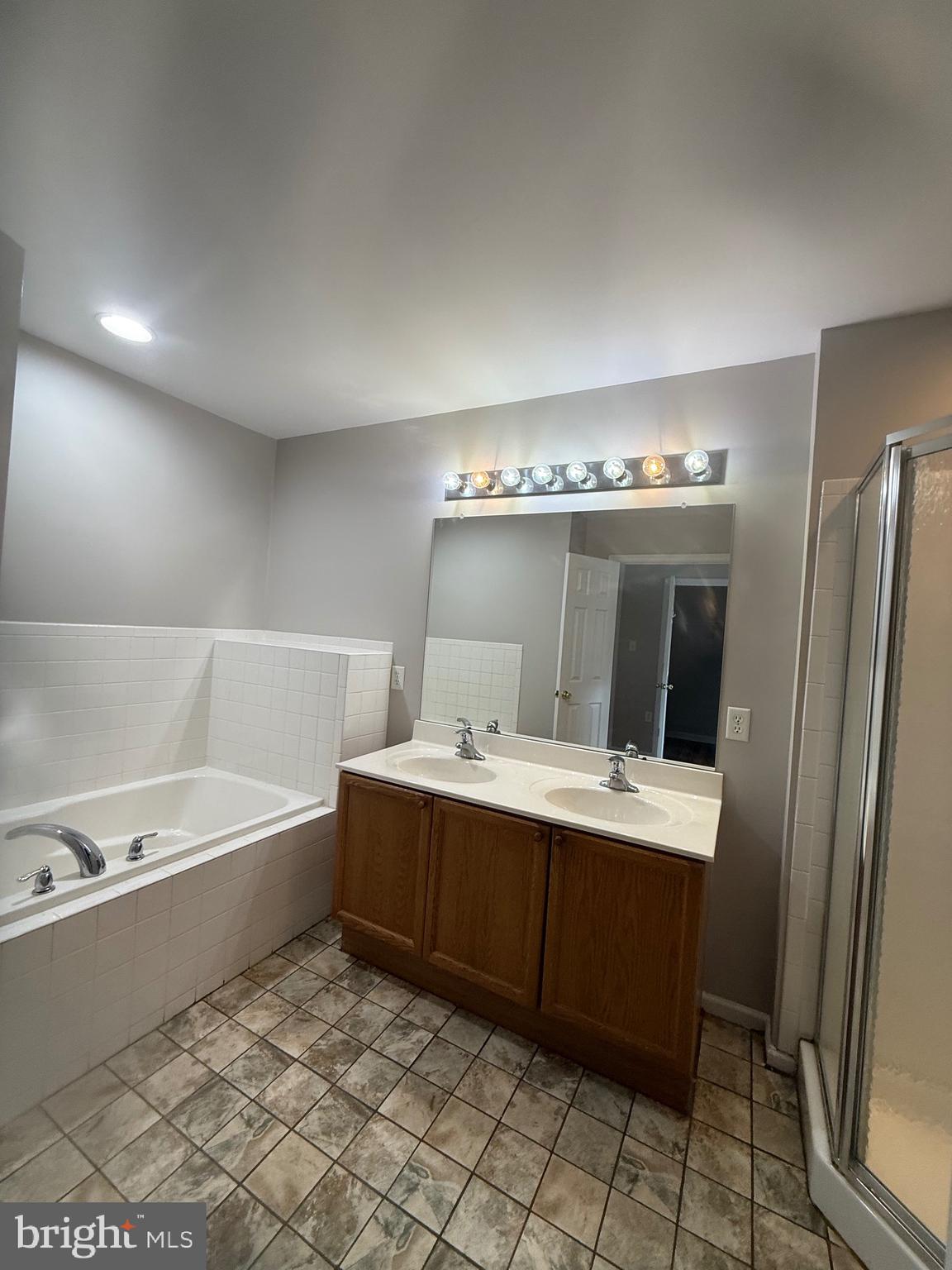 MANOR PARK - Residential Lease