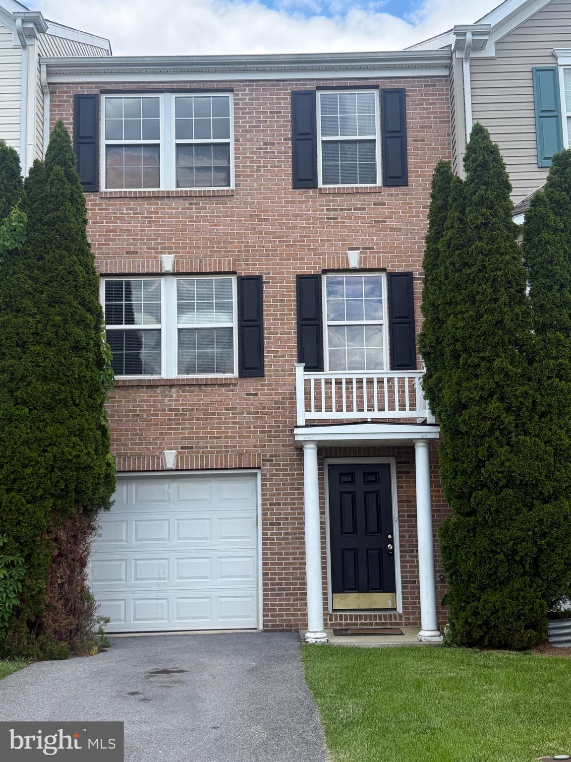 MANOR PARK - Residential Lease