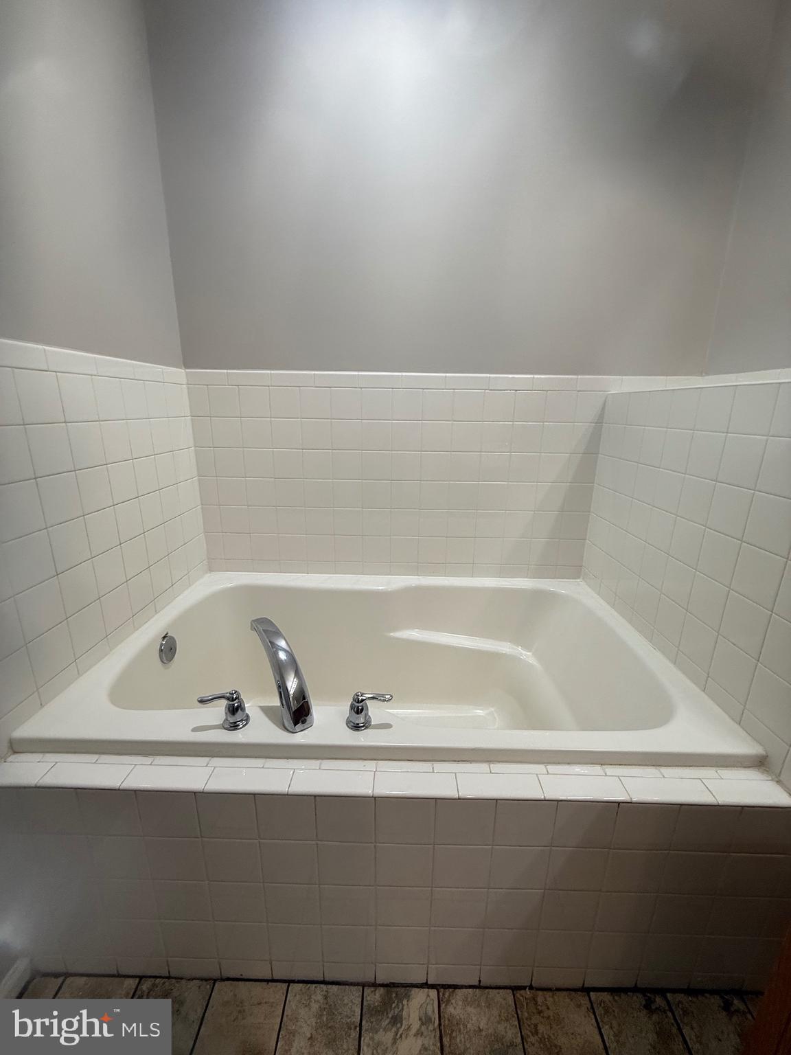 MANOR PARK - Residential Lease