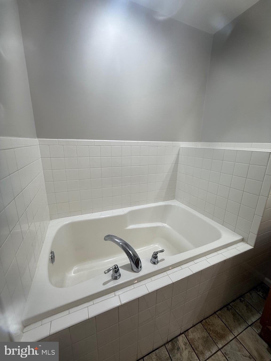 MANOR PARK - Residential Lease