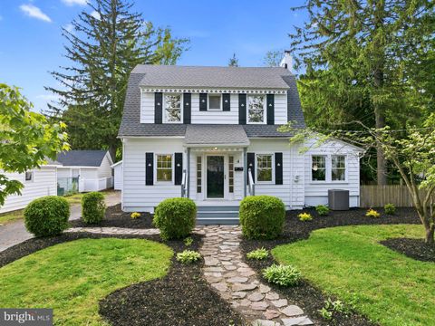 Homes For Sale - 4 2nd Street<br/> RIVERTON, NJ 08077
