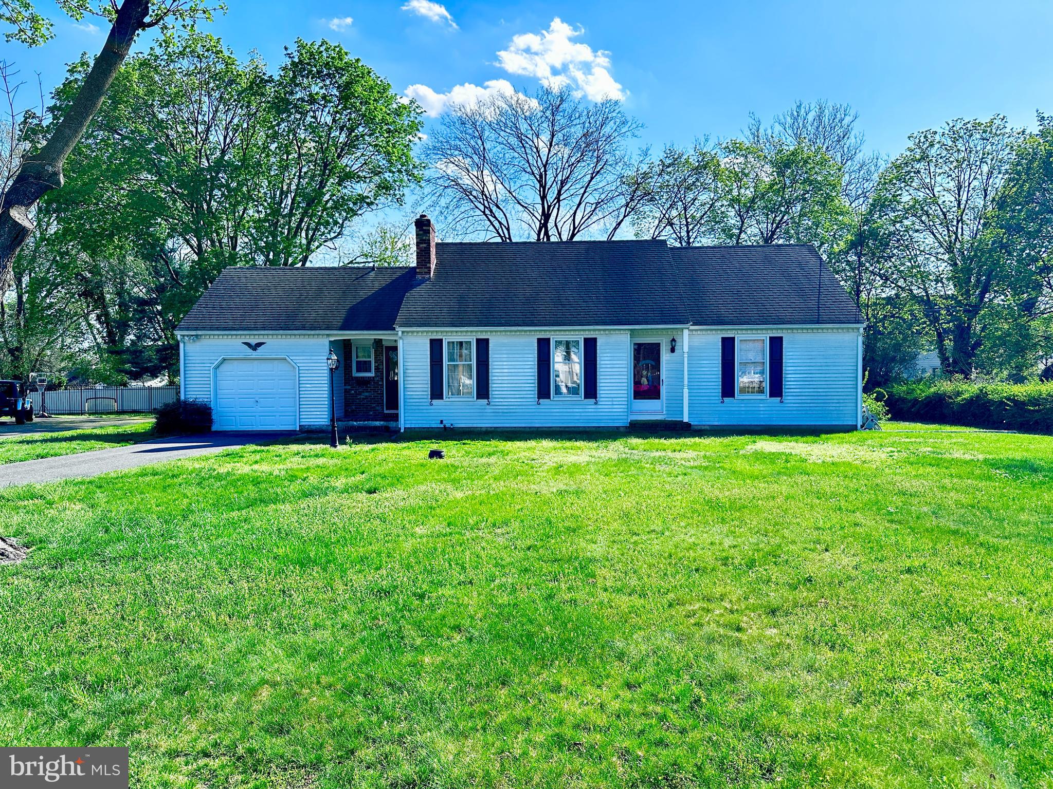 Photo 1 of 23 — 41 WILLIAM AVENUE, WILLIAMSTOWN, NJ 08094