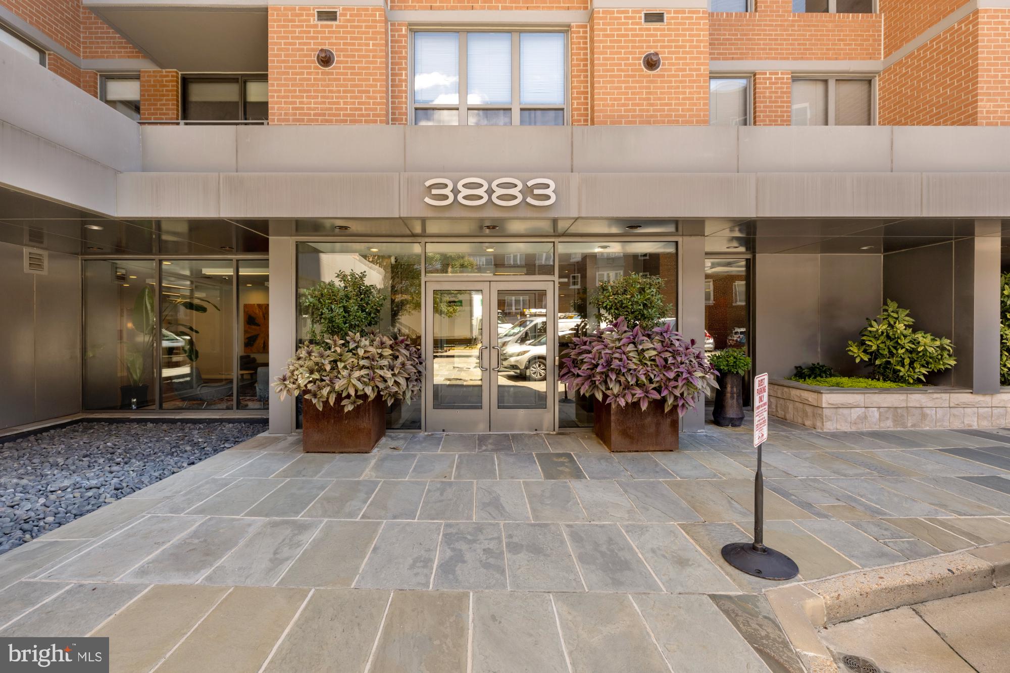 3883 CONNECTICUT AVENUE NW 111