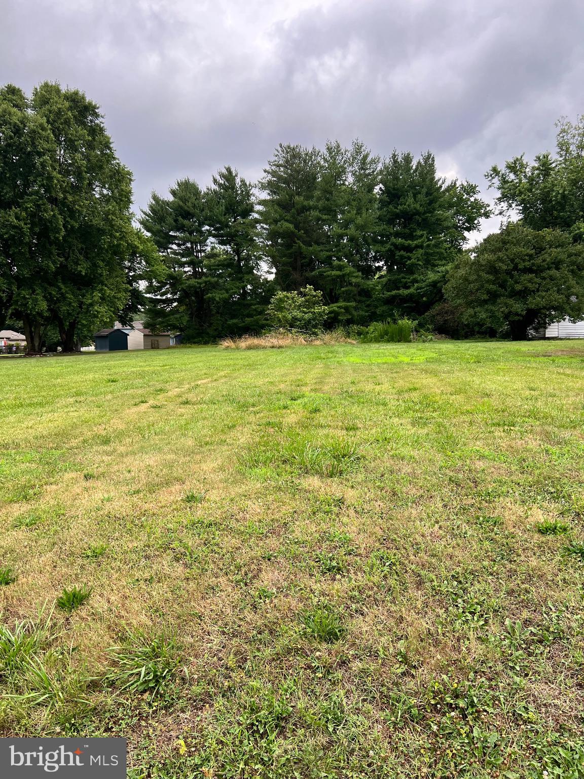 Are you looking for a place to build your home, look no further. Apx 1/2 acre of cleared land, waiting for your plans. Mature neighborhood, with this lot open for sale. No city taxes, close to Route 50 and the bypass.
No perc has been completed on the lot.