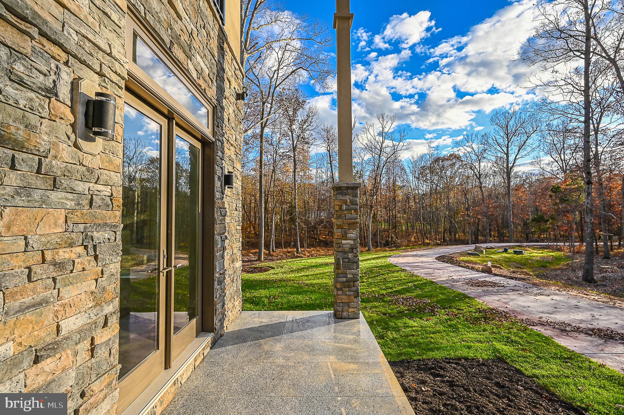 BRADDOCK WOODS - Residential