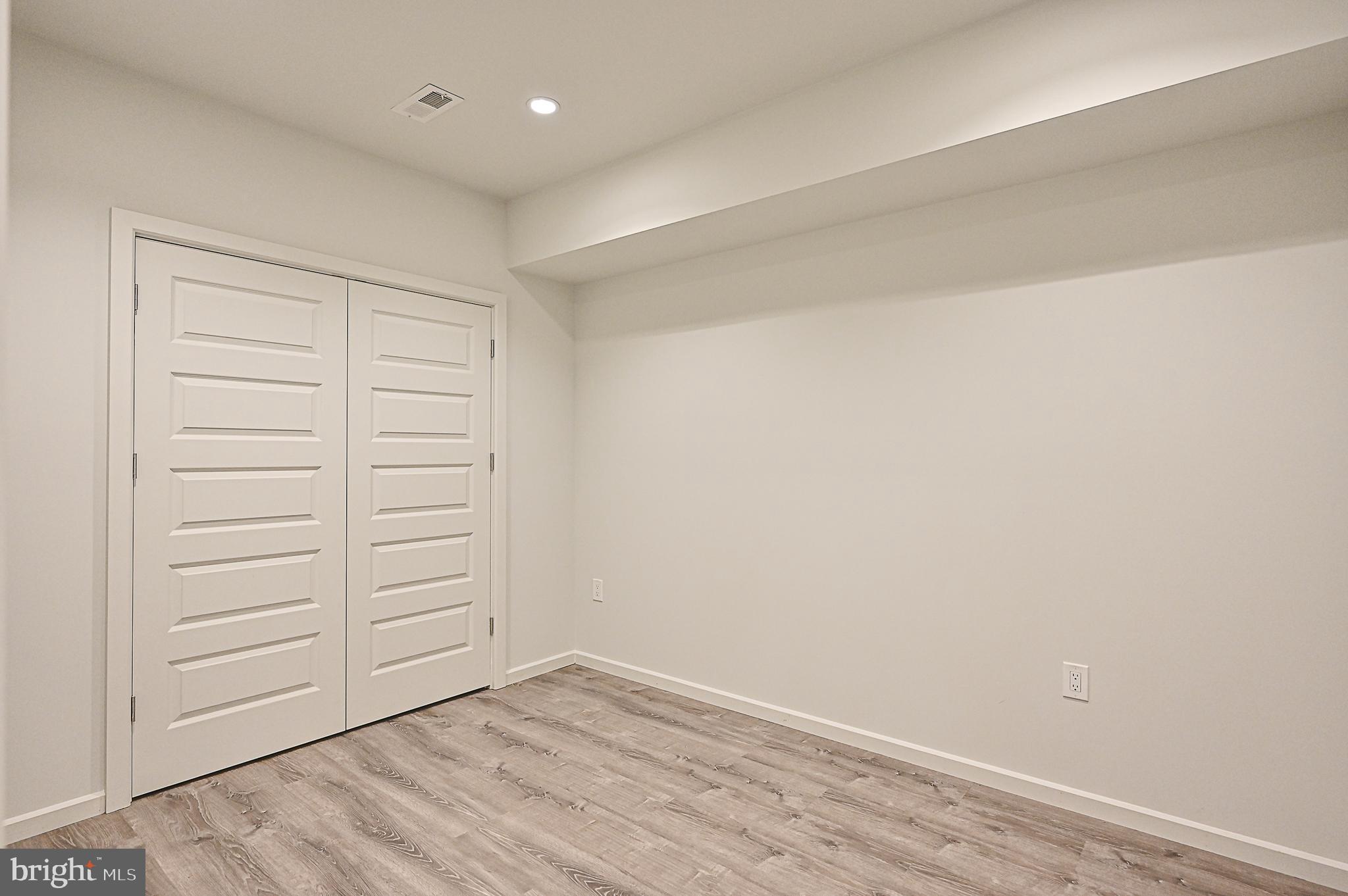 BRADDOCK WOODS - Residential