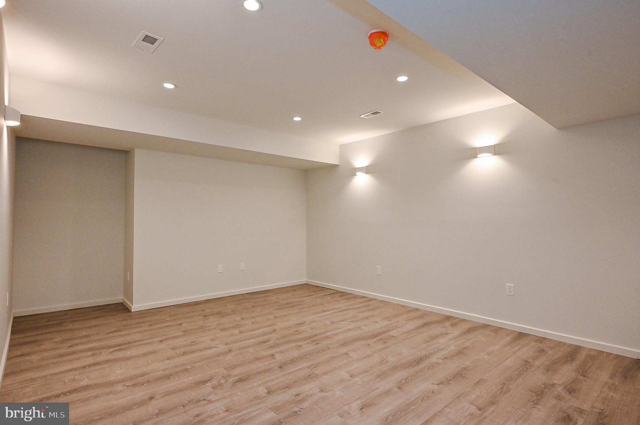 BRADDOCK WOODS - Residential