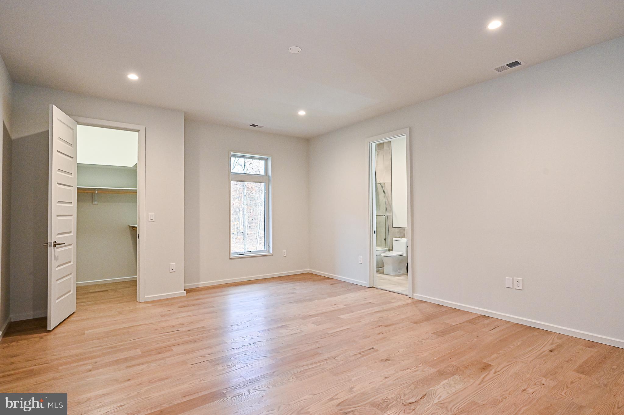 BRADDOCK WOODS - Residential