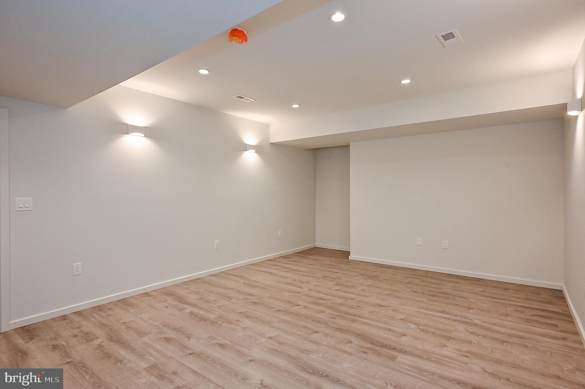 BRADDOCK WOODS - Residential